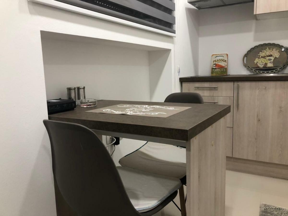 Studio Apartment In Old Town- With Parking 莫斯塔尔 外观 照片